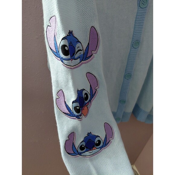 Her Universe Disney Lilo & Stitch "Stay Weird" Cardigan Size 2(18-20) NWF - Picture 2 of 8